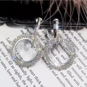Elegant crystal earrings round